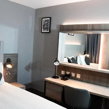 Hotel Crowne Plaza London - Kingston By Ihg 4*