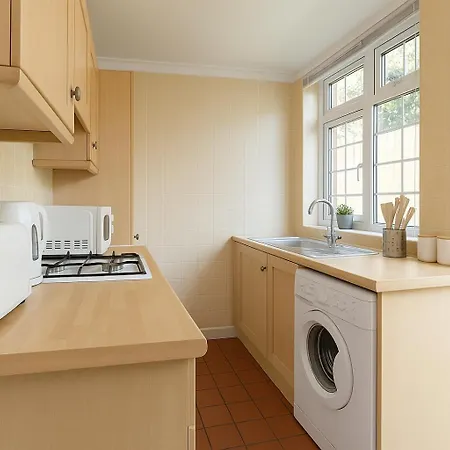 Apartment Cozy By Morden Tube