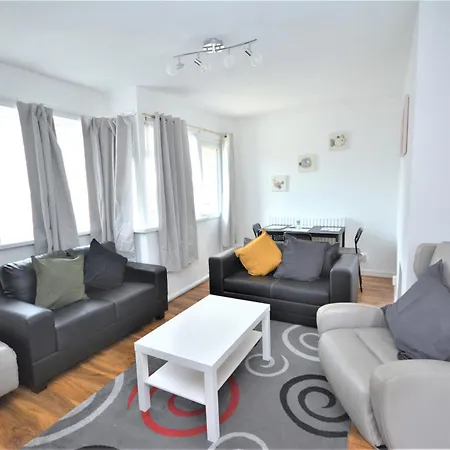 Lovely 2 Bedroom In Greater London