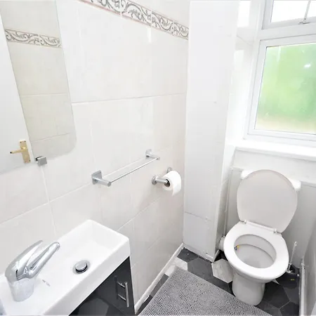 Lovely 2 Bedroom In Greater * London