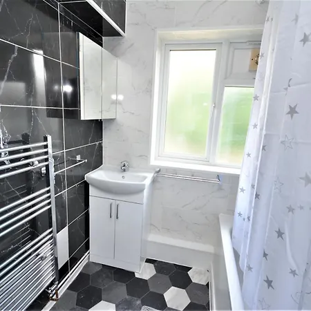 Lovely 2 Bedroom In Greater *