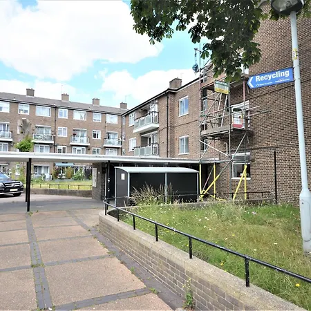 Lovely 2 Bedroom In Greater Apartment *