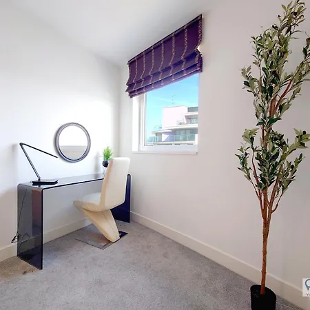 Free Parking - Serviced Two Bed London Docklands Beckton