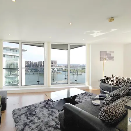 Free Parking - Serviced Two Bed London Docklands Apartment Beckton