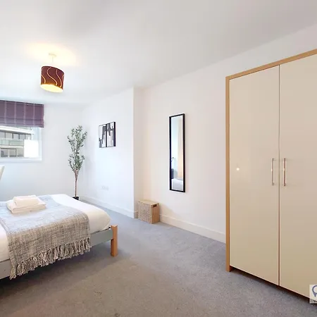 Apartment Free Parking - Serviced Two Bed London Docklands *