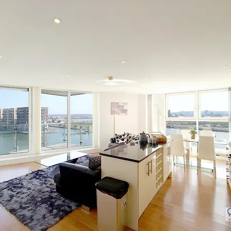 Apartment Free Parking - Serviced Two Bed London Docklands Beckton