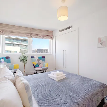 Free Parking - Serviced Two Bed London Docklands Beckton