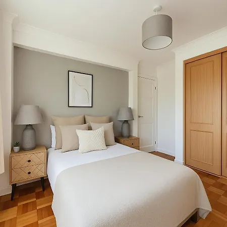 Spacious 2-bedroom Flat In Prime Broadway * Ealing