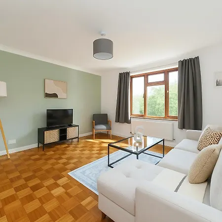 Spacious 2-bedroom Flat In Prime Broadway Ealing