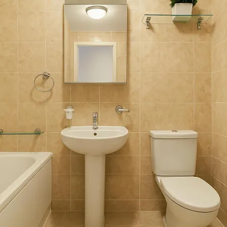 Apartment Spacious 2-bedroom Flat In Prime Broadway Ealing