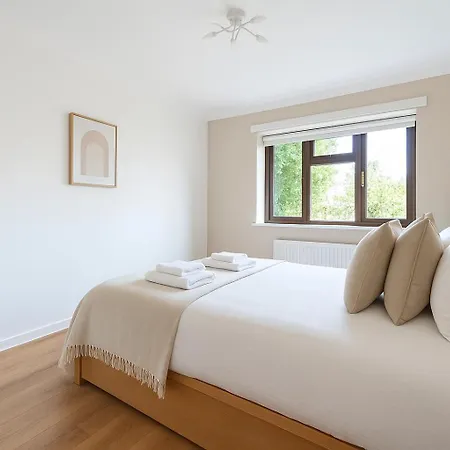 Spacious 2-bedroom Flat In Prime Broadway Apartment Ealing