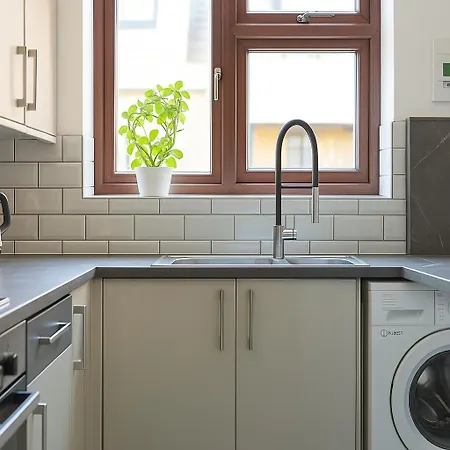 Spacious 2-bedroom Flat In Prime Broadway *
