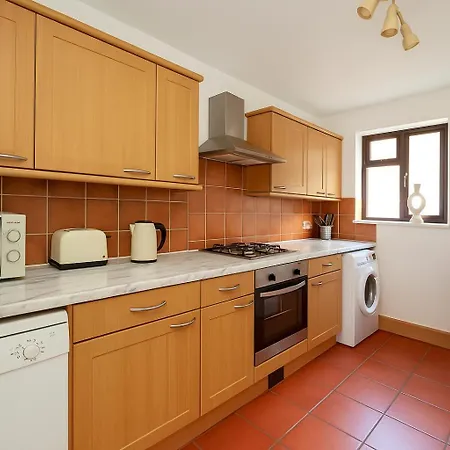 Spacious 2-bedroom Flat In Prime Broadway Ealing