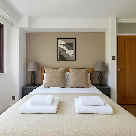 Spacious 2-bedroom Flat In Prime Broadway