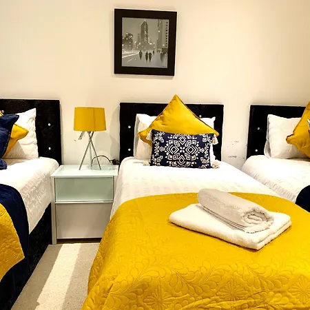 Modern Excel 2 Bedrooms 2 Bathrooms, Parking, Kitchen, Lounge, Balcony * London