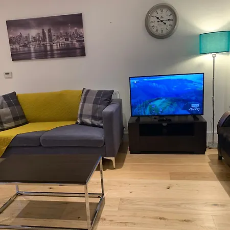 Modern Excel 2 Bedrooms 2 Bathrooms, Parking, Kitchen, Lounge, Balcony Apartment London