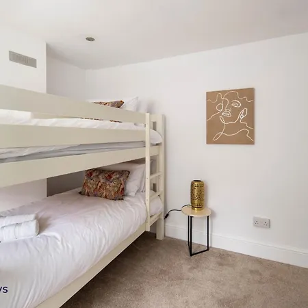 10 Mins Walk To The Oval, The Kennington Retreat