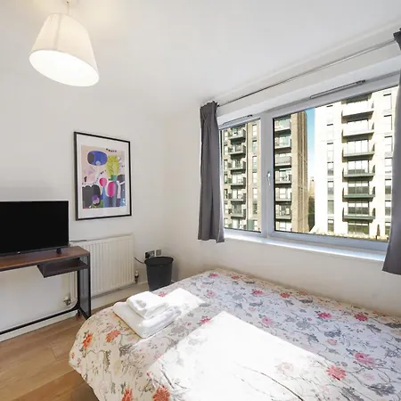 Riverside - 2 Bedroom & Free Parking * Barking (Greater London)