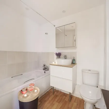 Apartment Riverside - 2 Bedroom & Free Parking *