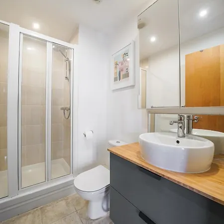 Riverside - 2 Bedroom & Free Parking Apartment Barking (Greater London)