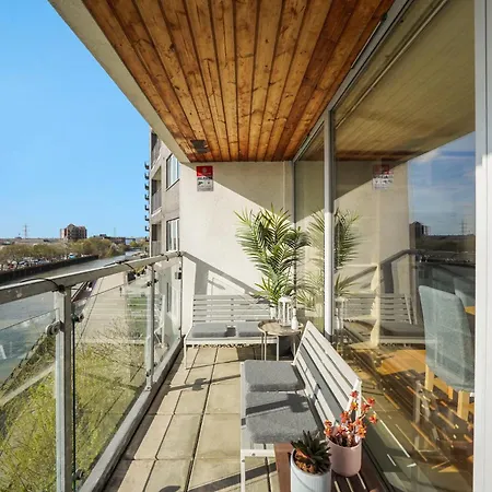Apartment Riverside - 2 Bedroom & Free Parking *