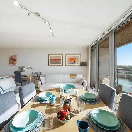 Riverside - 2 Bedroom & Free Parking Barking (Greater London)