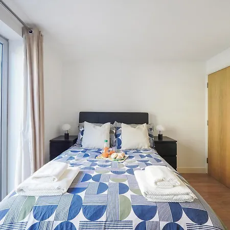 Riverside - 2 Bedroom & Free Parking * Barking (Greater London)