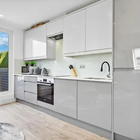 Rockstar Greyz - Sleeps 7 - Apartment *