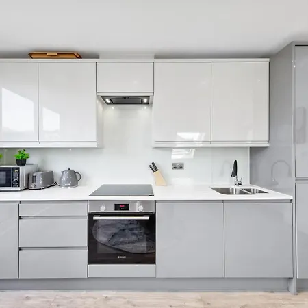 Rockstar Greyz - Sleeps 7 - The Hyde