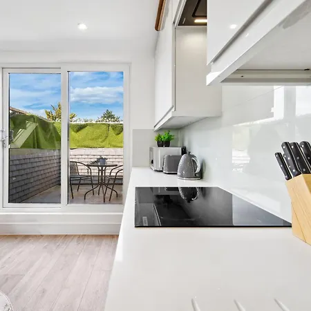 Rockstar Greyz - Sleeps 7 - * The Hyde