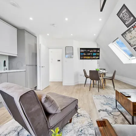 Rockstar Greyz - Sleeps 7 - Apartment *