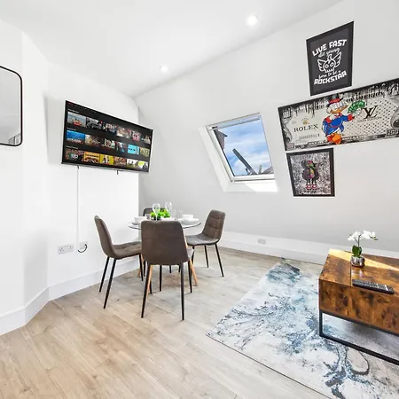 Rockstar Greyz - Sleeps 7 - Apartment The Hyde