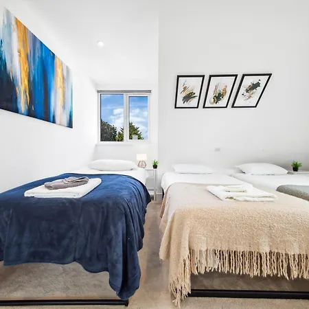 Rockstar Greyz - Sleeps 7 - Apartment
