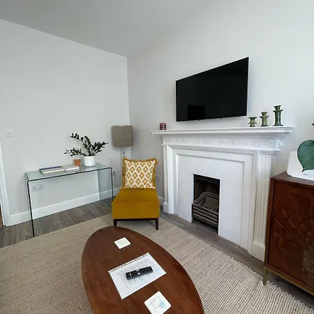 Cozy One Bedroom Close To Abbey Road Apartment *