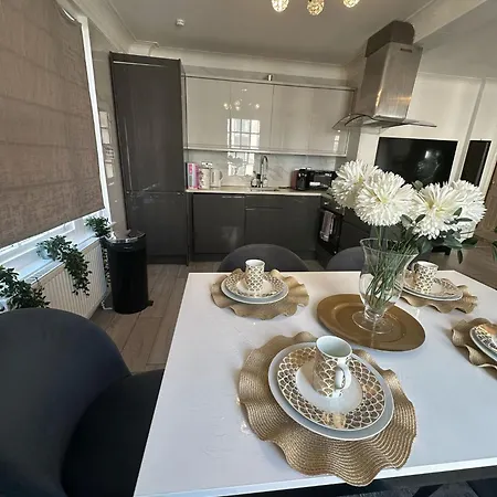 Spacious 3 Bedroom Flat In The Heart Of London