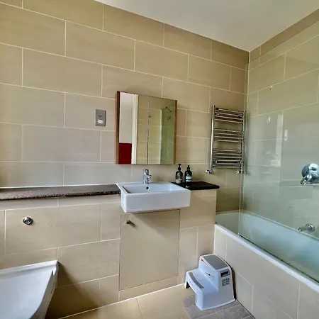 St Mary Abbots Court Apartment