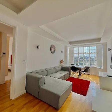 Apartment St Mary Abbots Court London