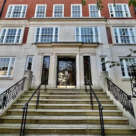 St Mary Abbots Court Apartment London