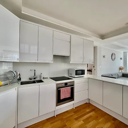 St Mary Abbots Court Apartment *