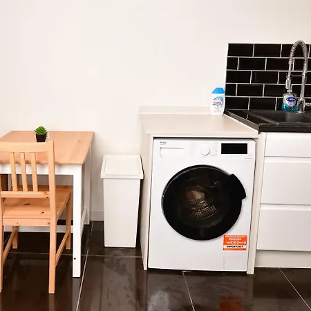 Guest house Morden Stratford 1 With Shared Bathroom *