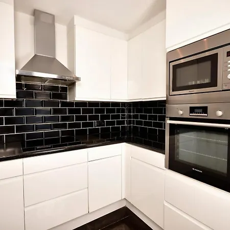 Morden Stratford 1 With Shared Bathroom Guest house