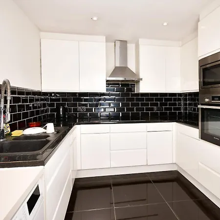 Morden Stratford 1 With Shared Bathroom * London