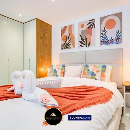 Modern Ground Floor, 2 Bed, 2 Bath By Livra Estate Short Lets & Serviced South With Garden Apartment Croydon