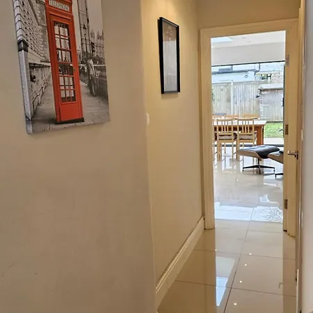 Holiday home Beautiful 4 Bedroom House With Separate Office & Garden