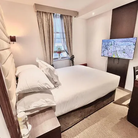En-suite 301 *