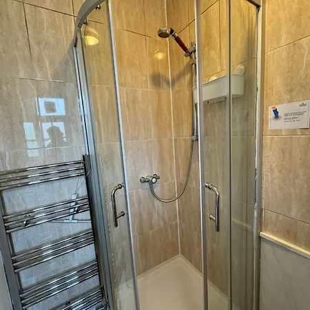 Marvellous For 8 People In Battersea - Zone 1, 3 Min Walking From The Main Station Apartamento