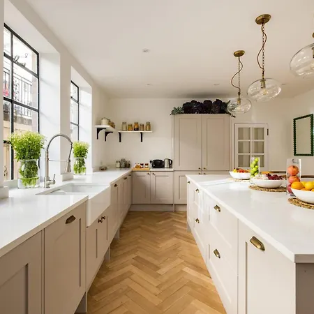 Holiday home House Of Bobbin - Hyde Park Mansion *