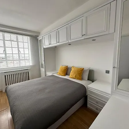 Chelsea ,one Bedroom Apartment *