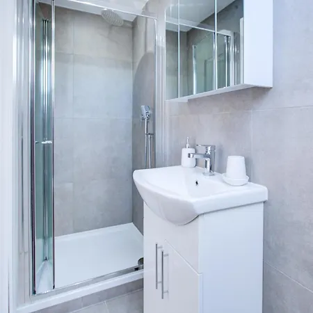 Hybrid Resi - London, Wandsworth Close To Clapham