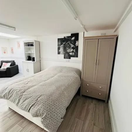 אתר קמפינג Great Space With Garden And Parking *